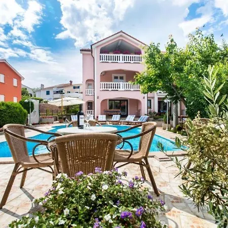 Apartman Naomi Krk Town Exterior photo
