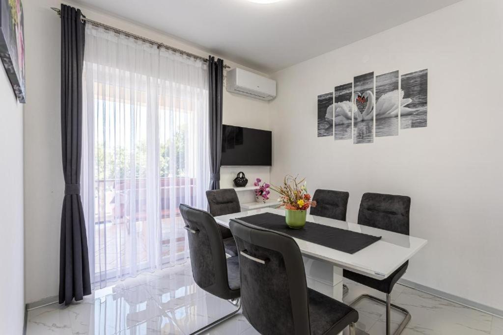Apartman Naomi *